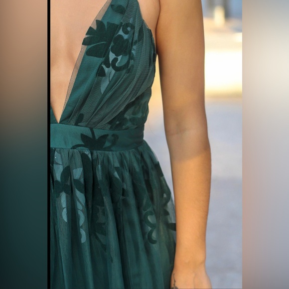 Vici Elegant Green Evening Dress - Picture 4 of 12